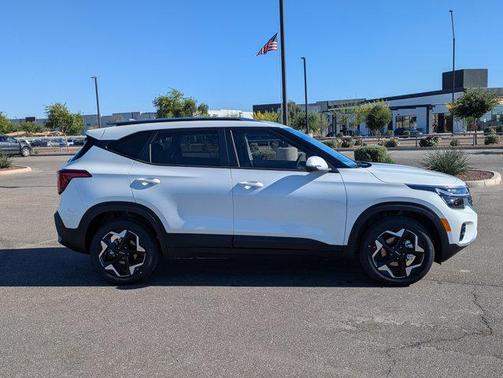 Snow White Pearl 2026 Kia Seltos S