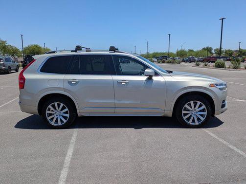 2016 Volvo XC90 T6 Momentum