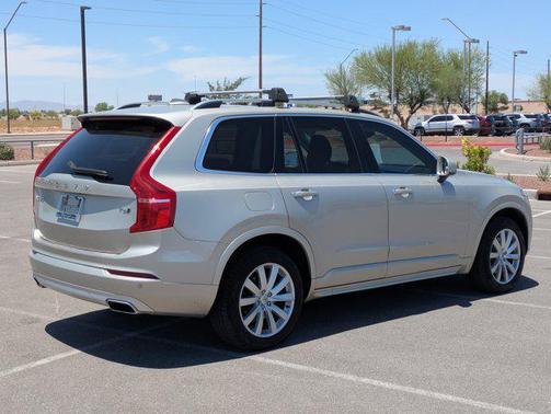 2016 Volvo XC90 T6 Momentum