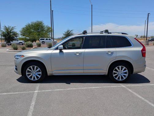2016 Volvo XC90 T6 Momentum