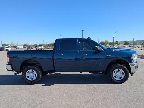 2022 RAM 2500 Tradesman Crew Cab 4x4 6'4' Box