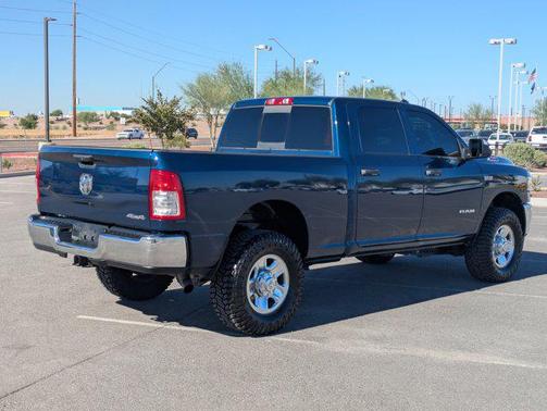 2022 RAM 2500 Tradesman Crew Cab 4x4 6'4' Box