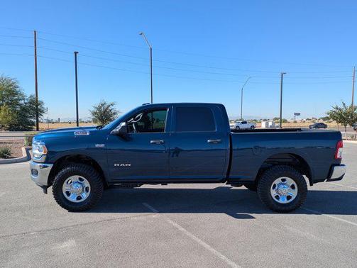 2022 RAM 2500 Tradesman Crew Cab 4x4 6'4' Box