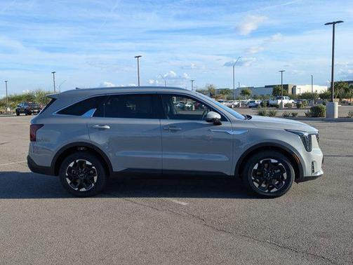 Wolf Gray 2025 Kia Sorento S