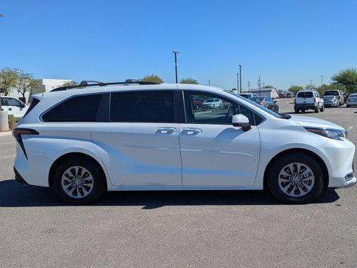 2023 Toyota Sienna XLE 7 Passenger