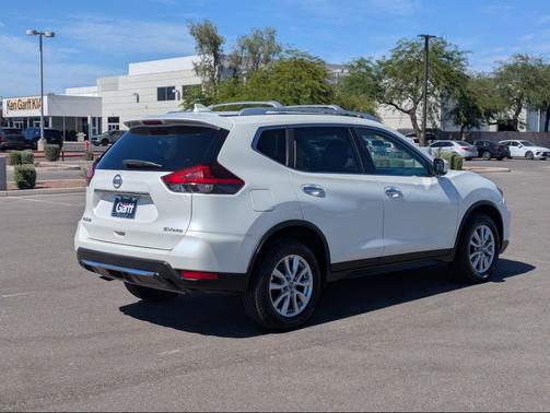 Pearl White 2018 Nissan Rogue SV