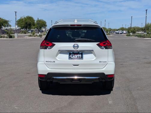 Pearl White 2018 Nissan Rogue SV