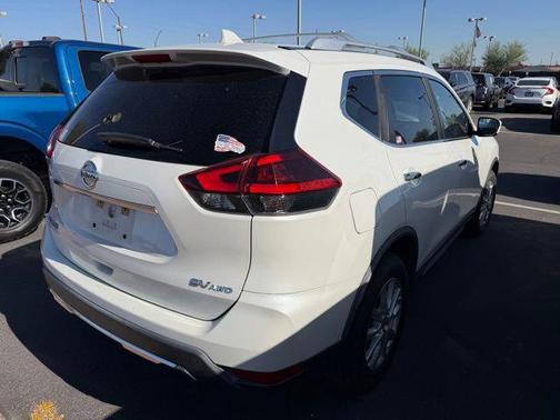Pearl White 2018 Nissan Rogue SV