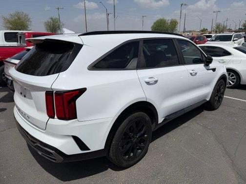 Glacial White Pearl 2022 Kia Sorento SX