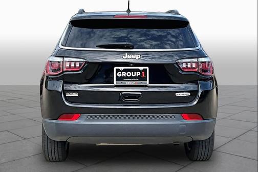Diamond Black Crystal Pearlcoat 2018 Jeep Compass Latitude