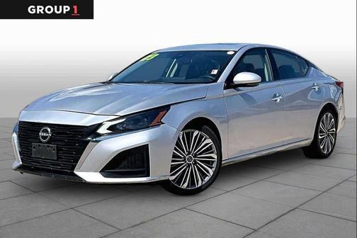 Brilliant Silver Metallic 2023 Nissan Altima 2.5 SL