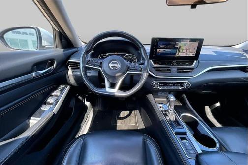 Brilliant Silver Metallic 2023 Nissan Altima 2.5 SL