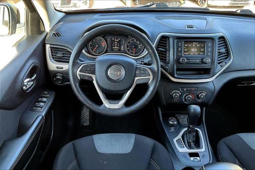 2017 Jeep Cherokee Sport