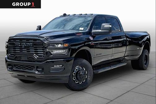 Diamond Black Crystal Pearlcoat 2026 RAM 3500 Big Horn Crew Cab 4x4 8' Box