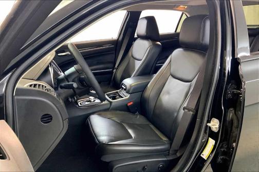 2023 Chrysler 300 Touring L