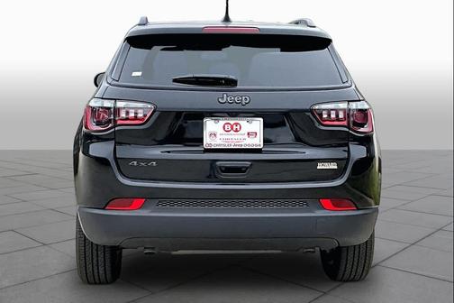 Diamond Black Crystal Pearlcoat 2026 Jeep Compass Latitude