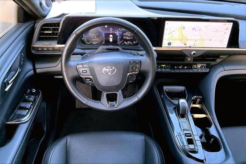 2025 Toyota Crown Signia LIMITED