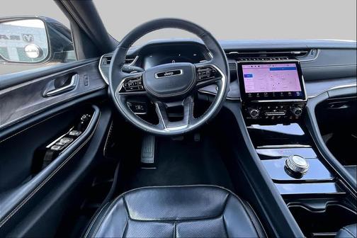 Diamond Black Crystal Pearlcoat 2022 Jeep Grand Cherokee Overland