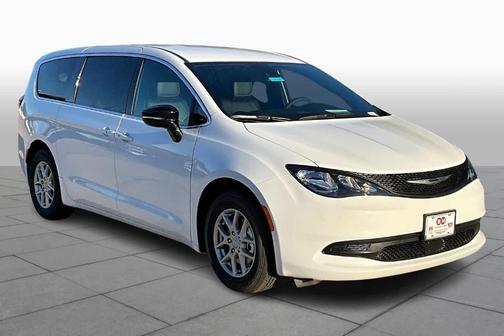 2025 Chrysler Voyager LX