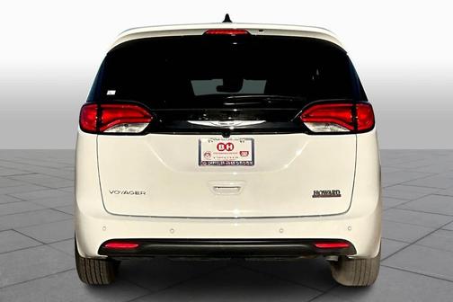 2025 Chrysler Voyager LX