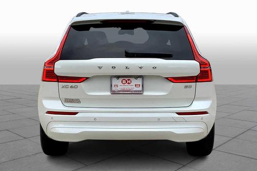 2022 Volvo XC60 B5 Momentum