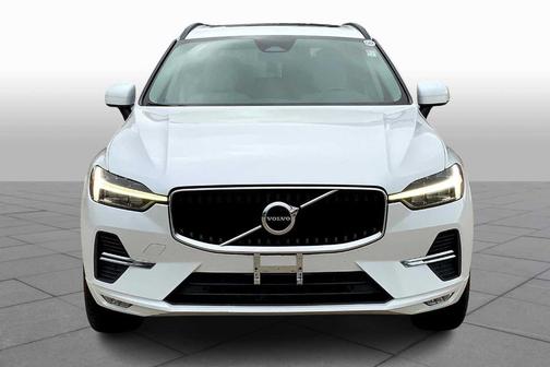 2022 Volvo XC60 B5 Momentum