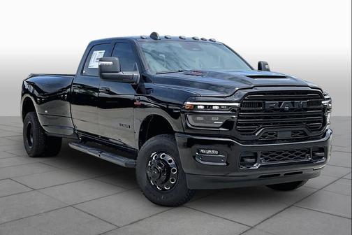 Diamond Black Crystal Pearlcoat 2026 RAM 3500 Laramie Crew Cab 4x4 8' Box