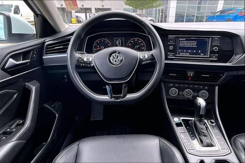 Pure White 2021 Volkswagen Jetta 1.4T SE