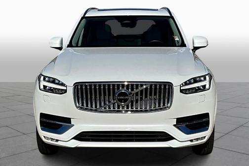 2023 Volvo XC90 B5 Plus