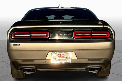 2016 Dodge Challenger 392 Hemi Scat Pack Shaker