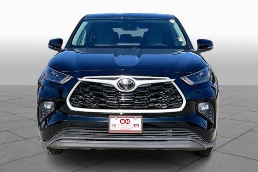 Midnight Black Metallic 2023 Toyota Highlander LE