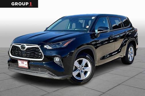 Midnight Black Metallic 2023 Toyota Highlander LE