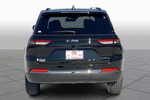Photo 4 of 20 of 2023 Jeep Grand Cherokee Laredo