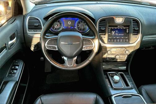 2019 Chrysler 300 Touring L