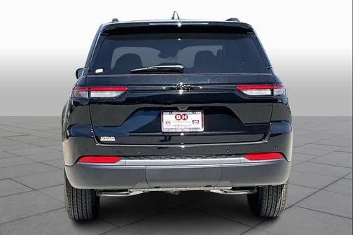 Diamond Black Crystal Pearlcoat 2026 Jeep Grand Cherokee Altitude