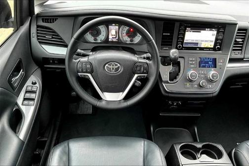 2019 Toyota Sienna SE