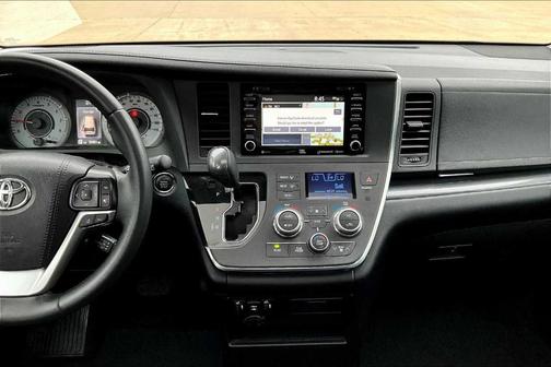 2019 Toyota Sienna SE