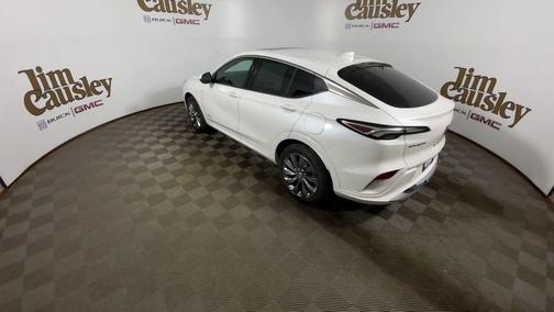 White Frost Tricoat 2026 Buick Envista Avenir FWD