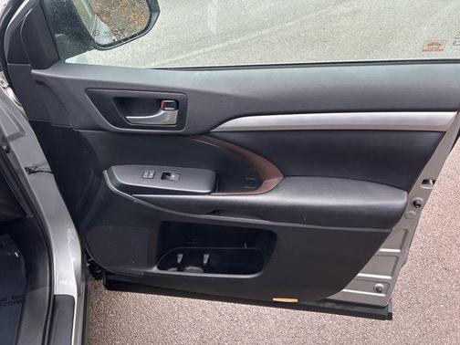 Celestial Silver Metallic 2019 Toyota Highlander XLE