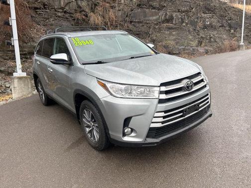 Celestial Silver Metallic 2019 Toyota Highlander XLE