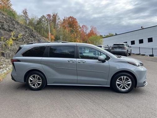 2022 Toyota Sienna XLE