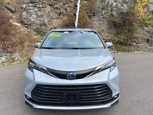 2022 Toyota Sienna XLE