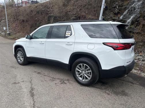 Summit White 2023 Chevrolet Traverse LT Cloth