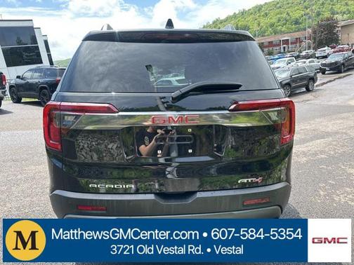 2023 GMC Acadia AWD AT4
