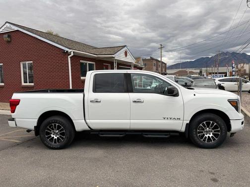 2021 Nissan Titan SV