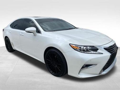 White Pearl 2017 Lexus ES 350 Base