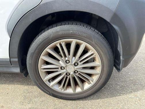 2020 Hyundai KONA SEL