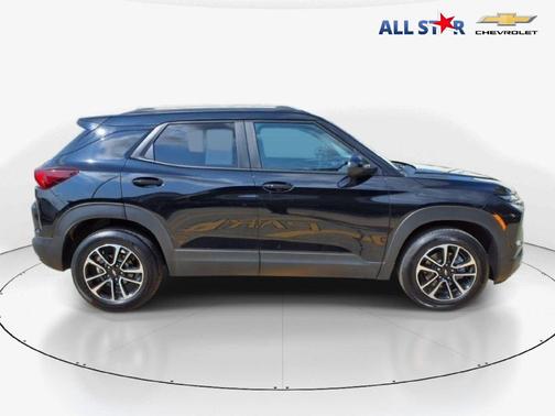 Mosaic Black Metallic 2026 Chevrolet Trailblazer LT