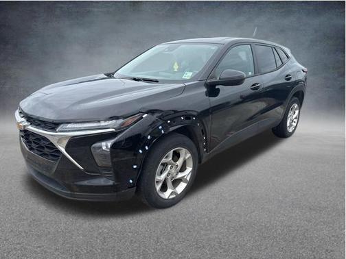 Mosaic Black Metallic 2024 Chevrolet Trax LS