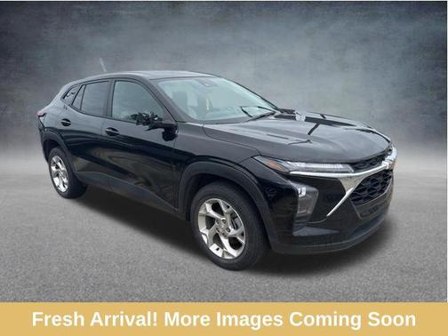 Mosaic Black Metallic 2024 Chevrolet Trax LS
